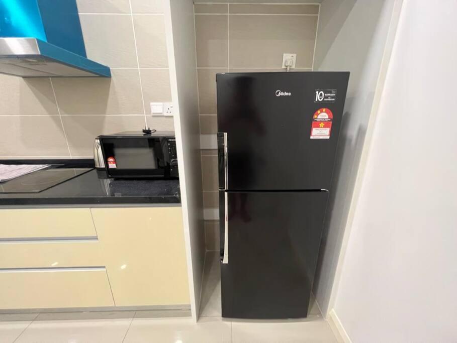 Walk To Legoland, D'Pristine Medini Apartment Нусаджая Екстериор снимка