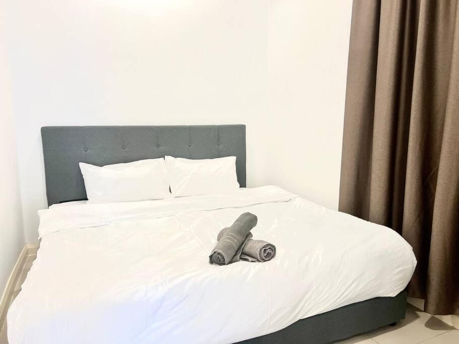 Walk To Legoland, D'Pristine Medini Apartment Нусаджая Екстериор снимка