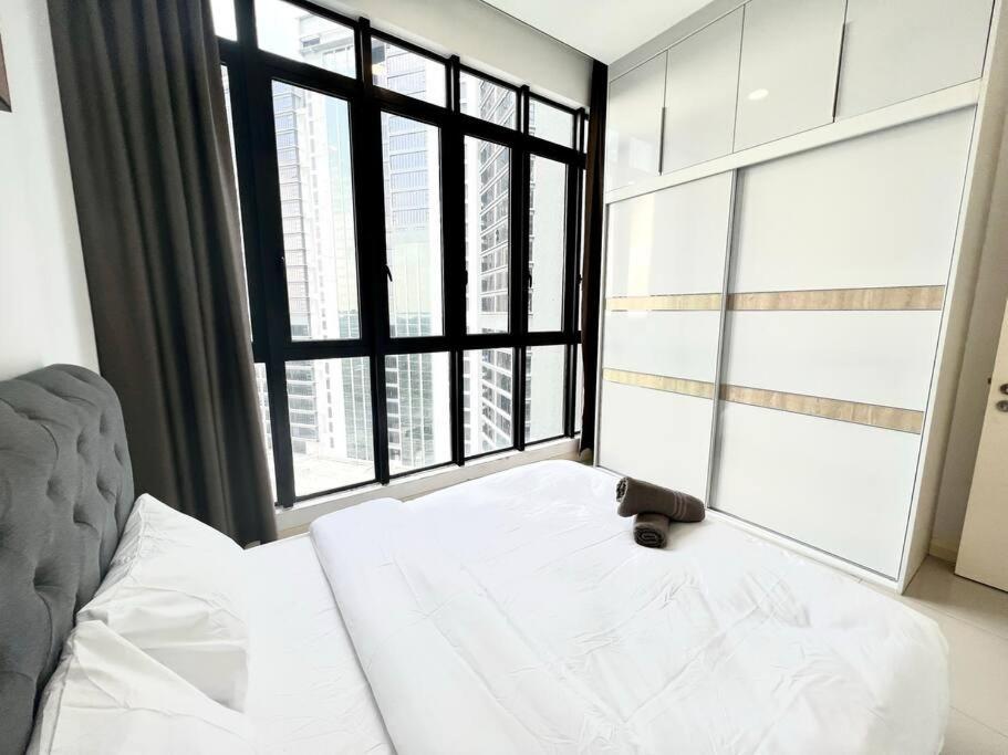 Walk To Legoland, D'Pristine Medini Apartment Нусаджая Екстериор снимка
