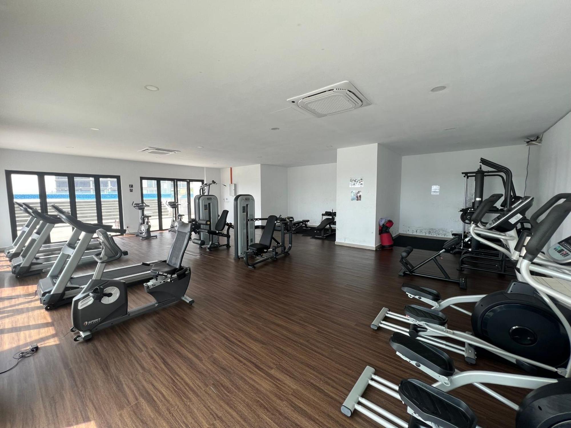 Walk To Legoland, D'Pristine Medini Apartment Нусаджая Екстериор снимка