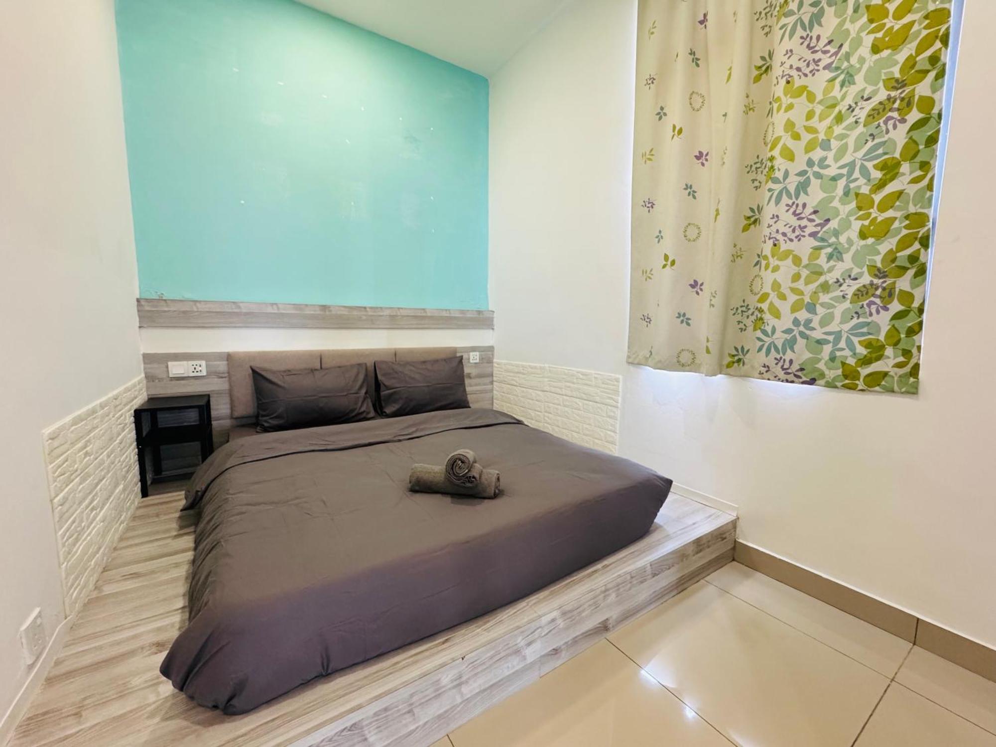 Walk To Legoland, D'Pristine Medini Apartment Нусаджая Екстериор снимка