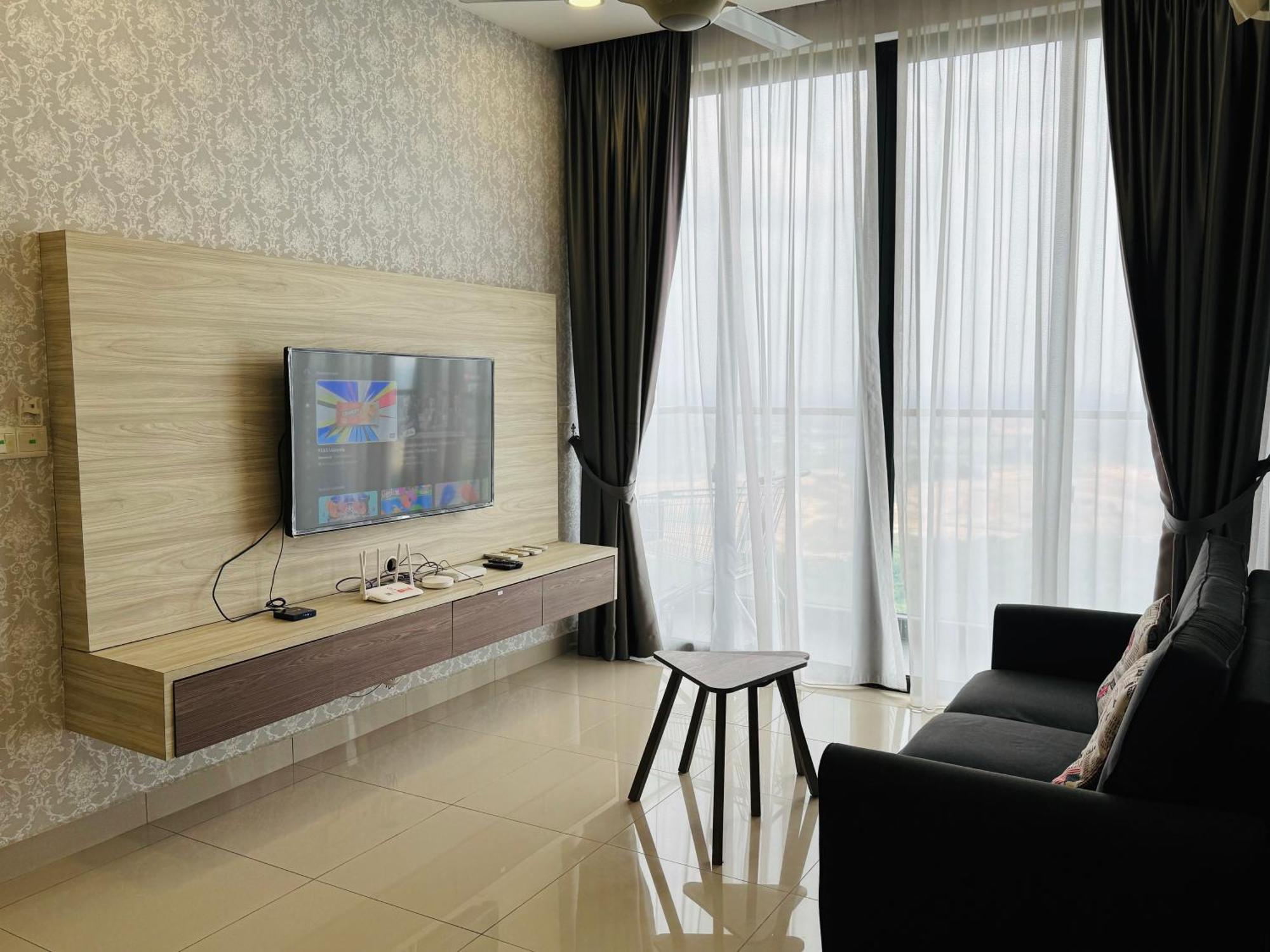 Walk To Legoland, D'Pristine Medini Apartment Нусаджая Екстериор снимка