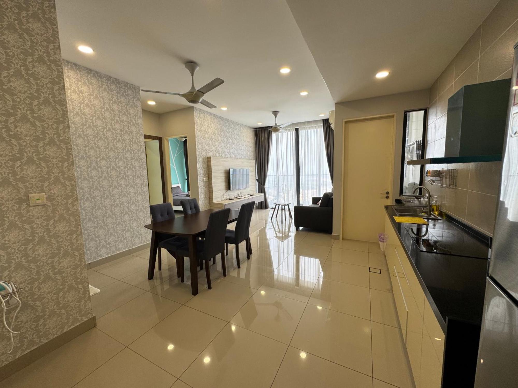 Walk To Legoland, D'Pristine Medini Apartment Нусаджая Екстериор снимка
