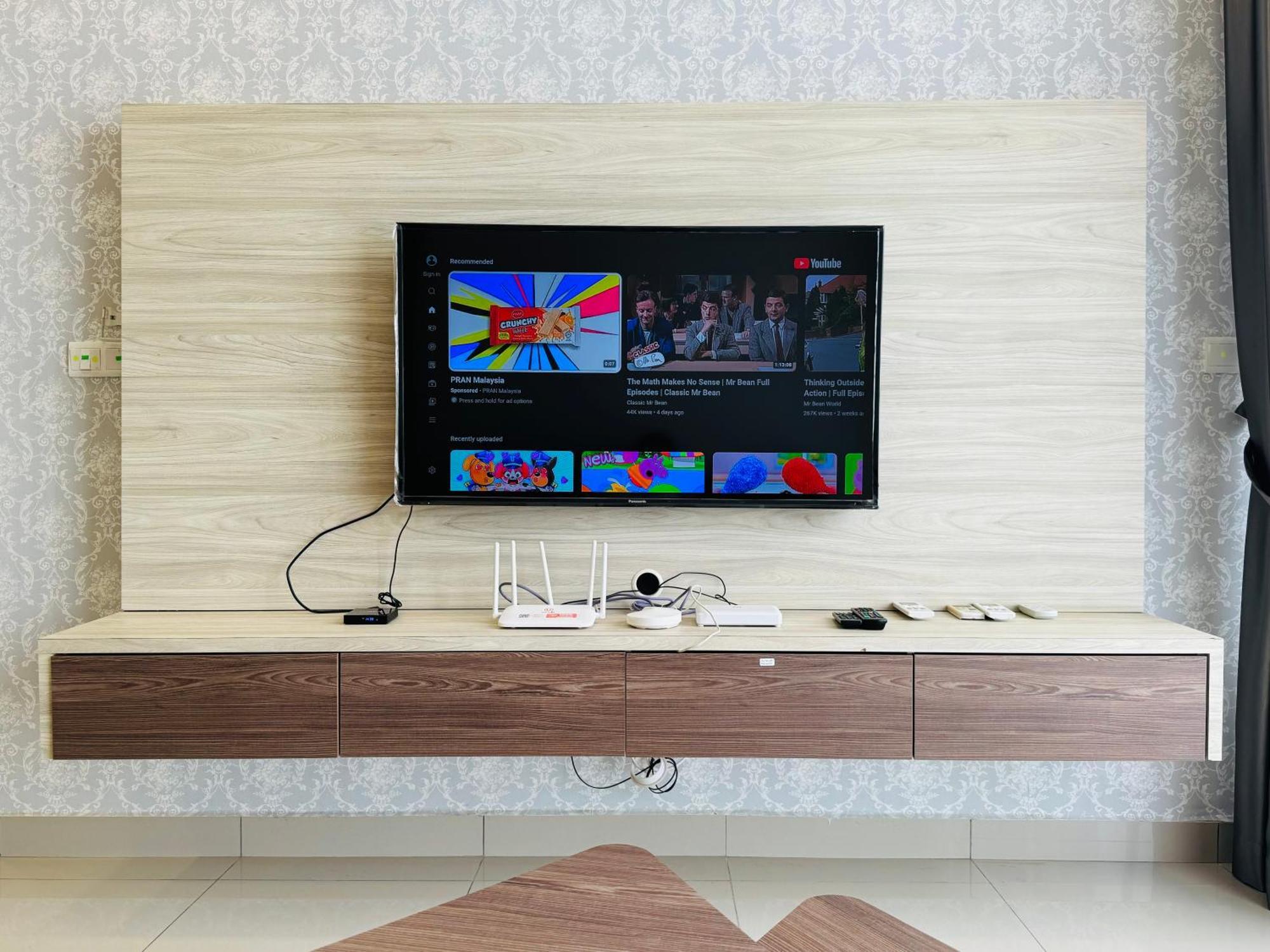 Walk To Legoland, D'Pristine Medini Apartment Нусаджая Екстериор снимка
