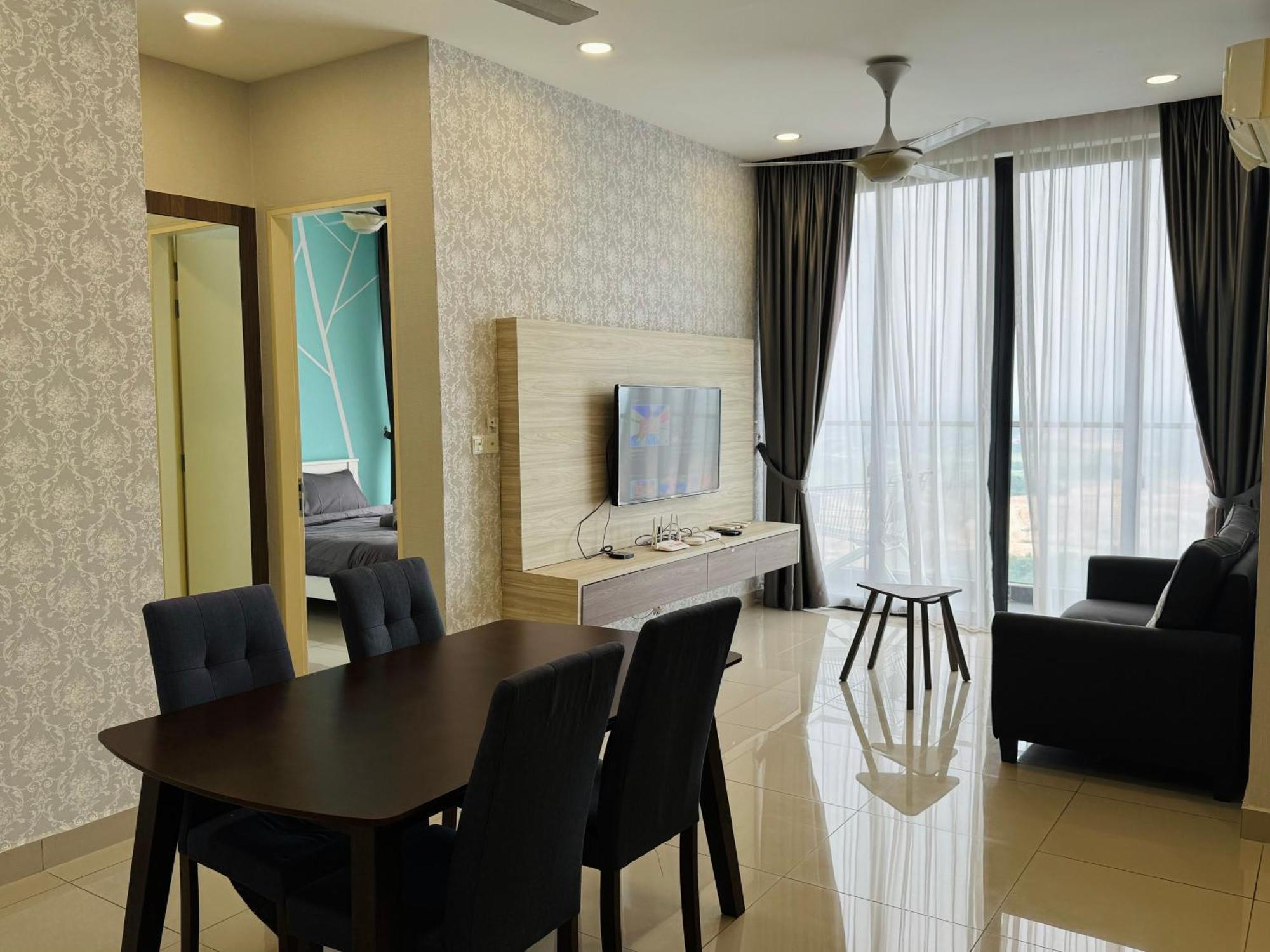 Walk To Legoland, D'Pristine Medini Apartment Нусаджая Екстериор снимка